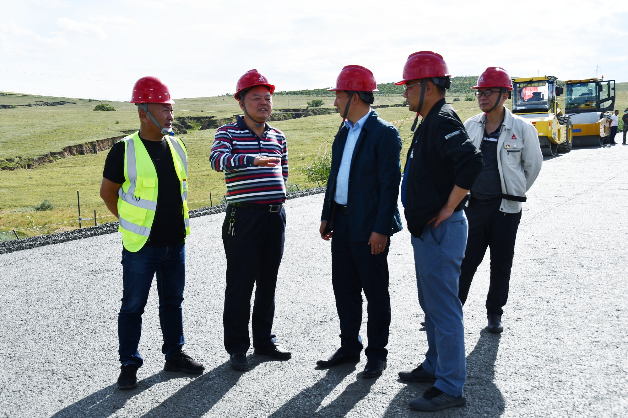 照片：集团总司理龚智辉赴内蒙督查大查1标项目建设_副本.jpg