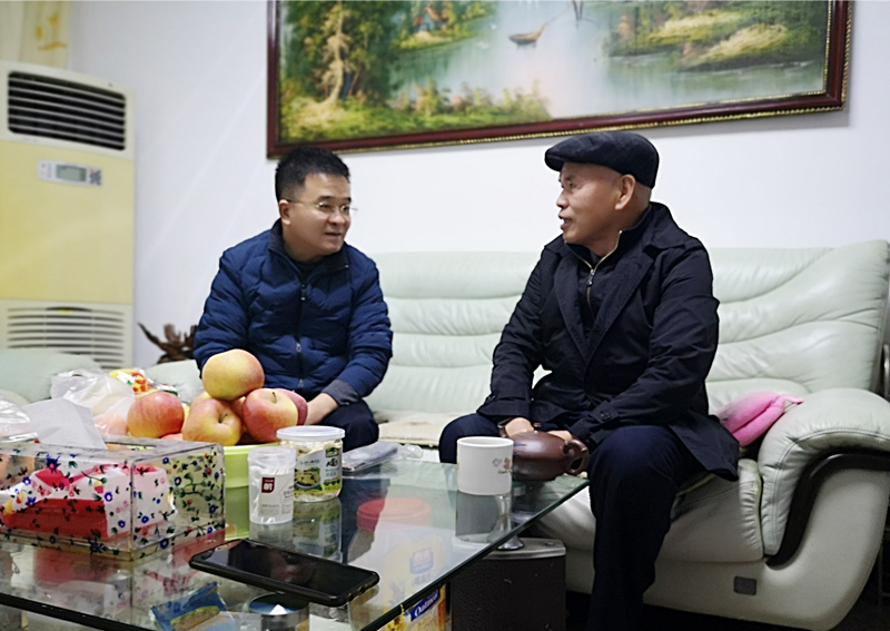 9、2月9日，，，，，，，刘迪祥慰问老党员蔡和祥_副本_副本.jpg