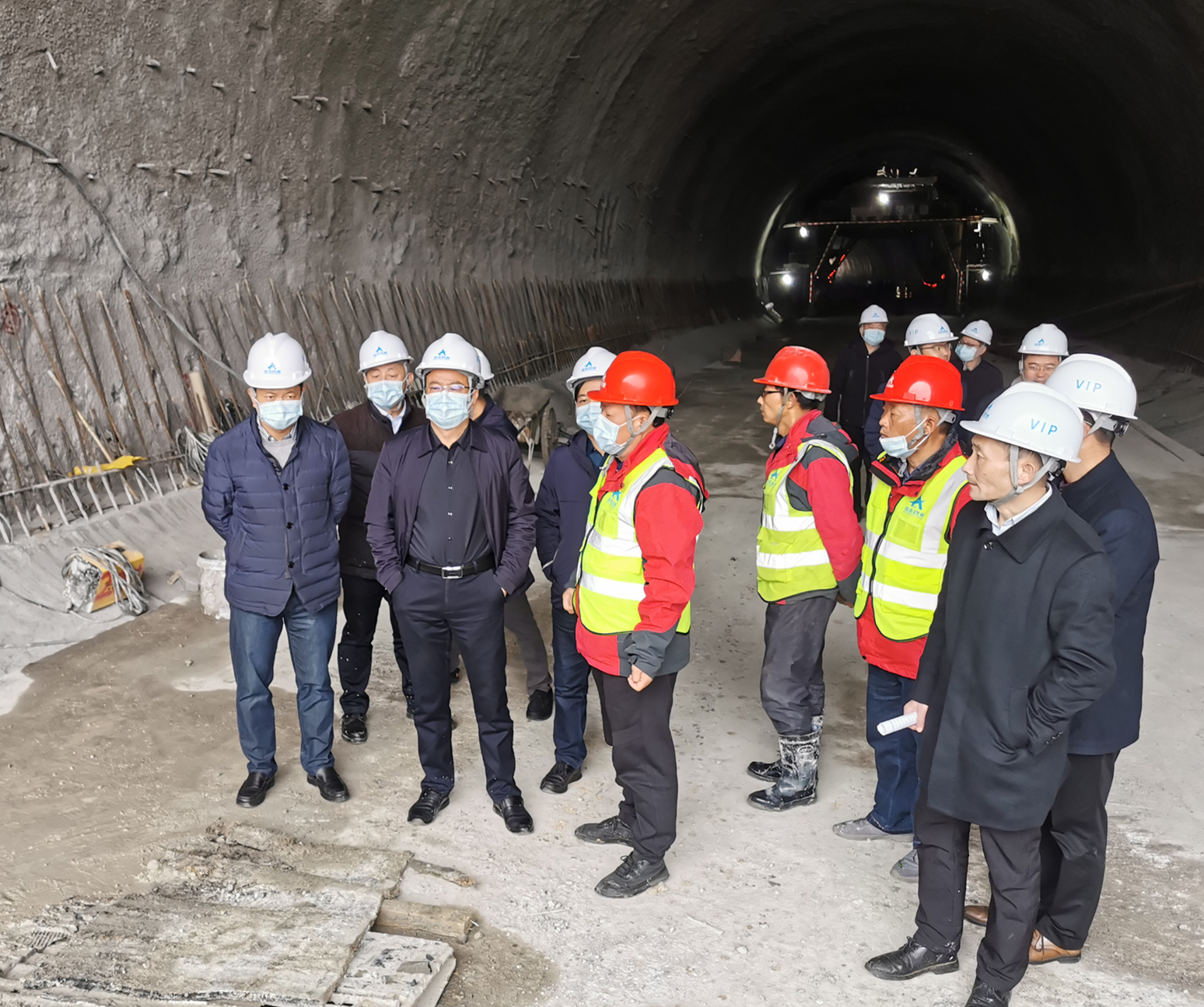 交水建集团向导赴新田毗连线项目开展督查清静生产事情 图1_副本.jpg