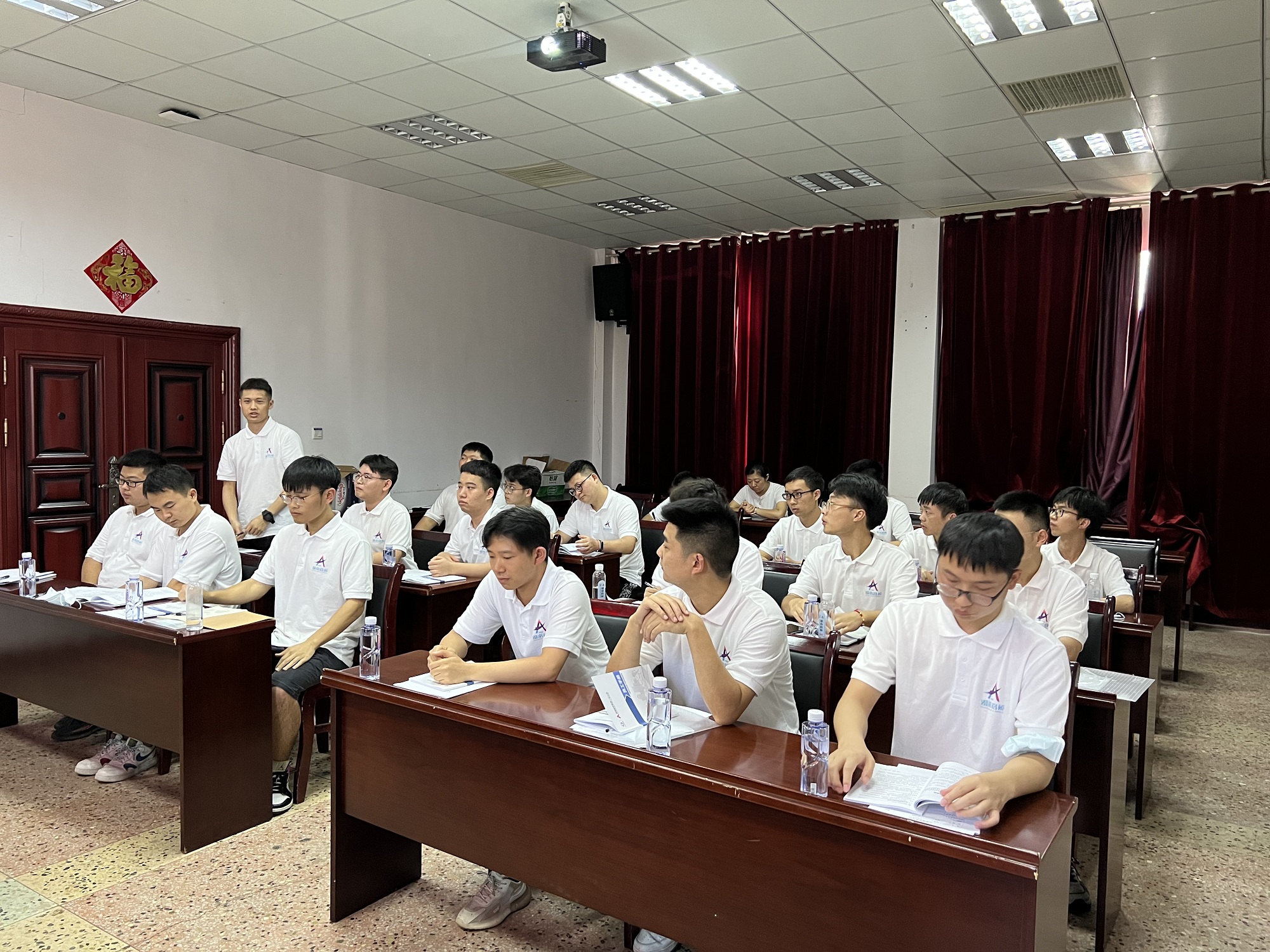 20220716 后浪入海 一分公司召开新员工晤面会 图2.jpg