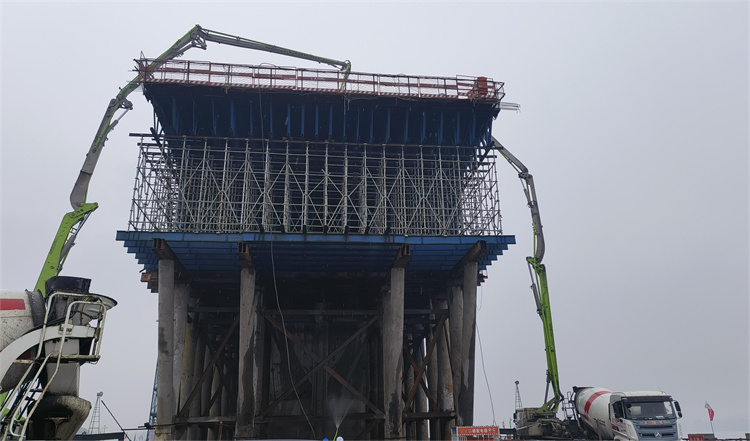 主墩11号墩0号块第一模唬唬唬唬混凝土浇筑.jpg