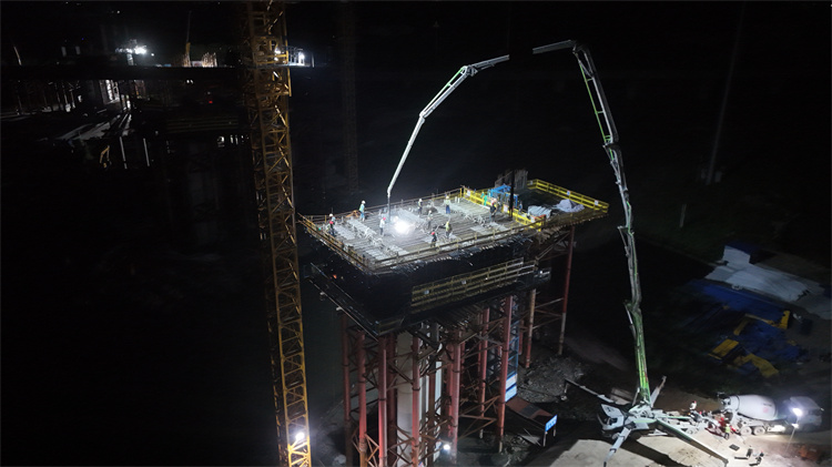 琉璃河大桥右幅2#墩0#块浇筑，，，，，，，摄于2025年8月.jpg