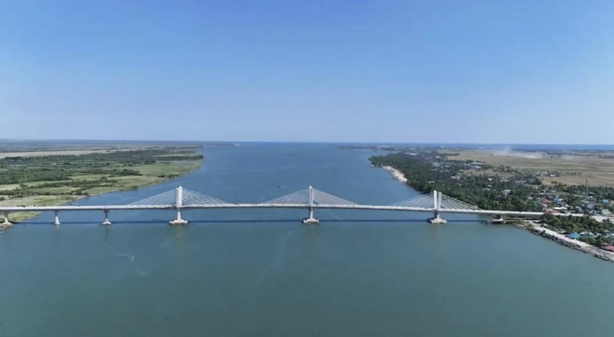 2025年5月16日，，，，，，菲律宾卡马拉尼甘大桥顺遂实现全桥合龙。。。。。。。。受访单位供图